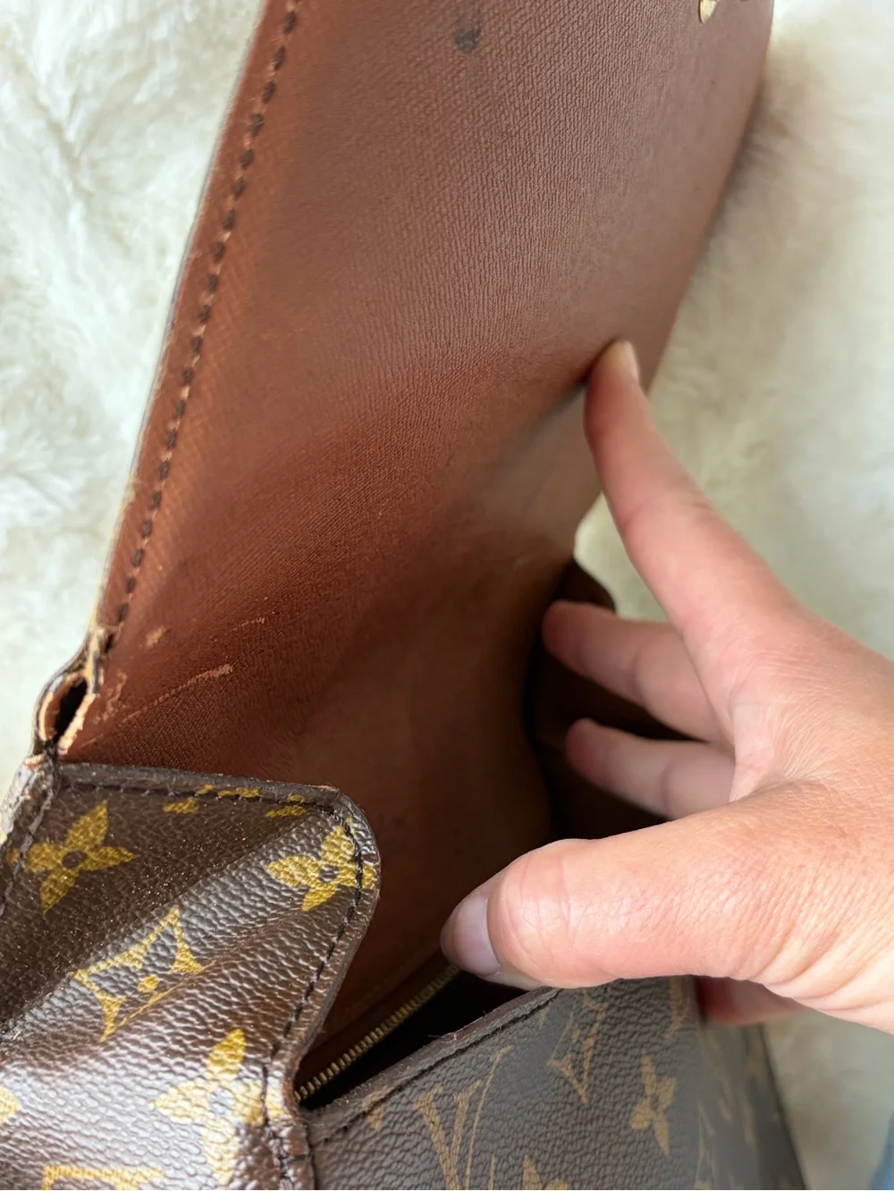 Authentic Louis Vuitton Brown Monogram Saint Cloud GM Crossbody Bag